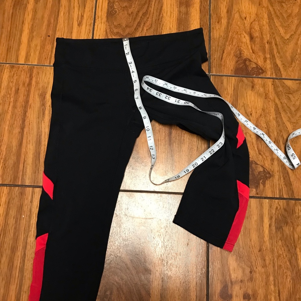 ALO Yoga Capri Leggings - Picture 8 of 9